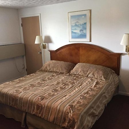 Vista Heights Inn Henrietta Extérieur photo